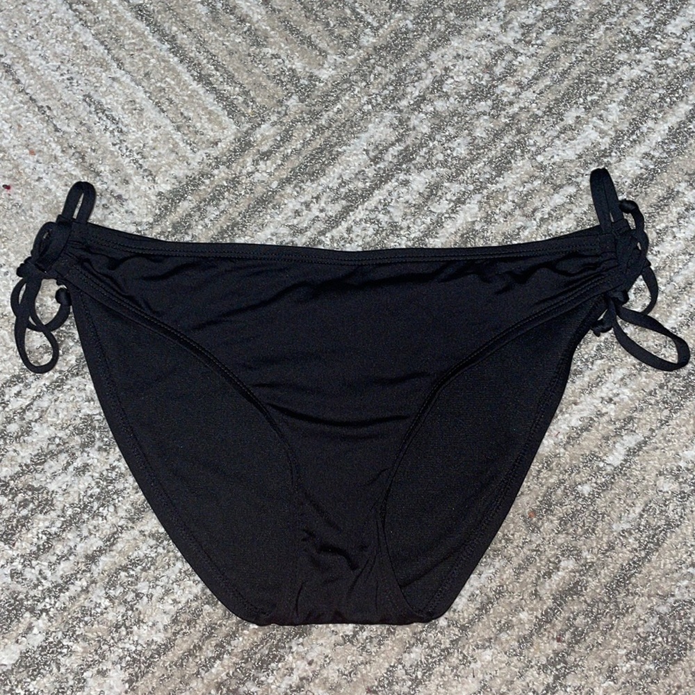 Kona Sol size M swim suit bottoms all black